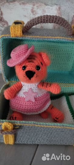 Тигрёнок в чемодане