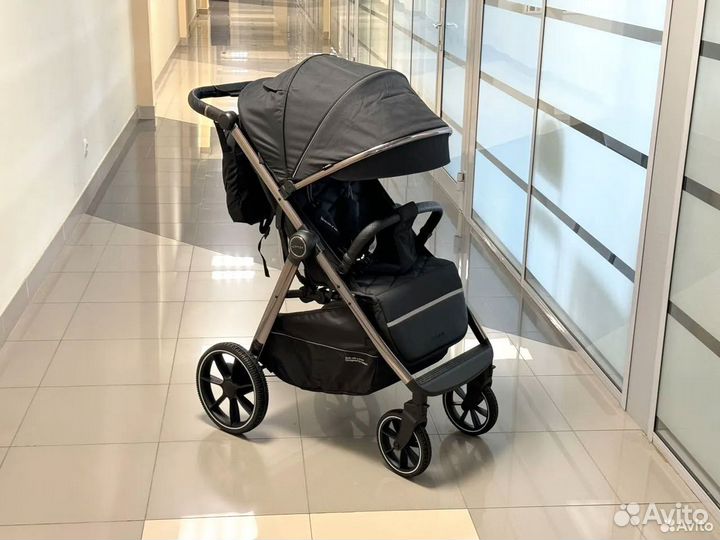 Прогулочная коляска новая