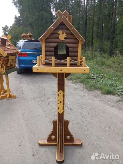Кормушка для белок и птиц