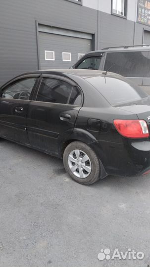 В разборе Киа Рио 2 Kia Rio 2