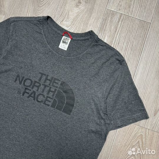Футболка The North Face