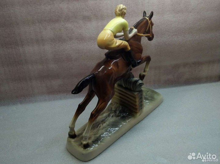 Фарфоровая фигура наездницы Германия