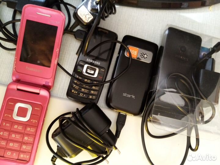 Samsung B2100