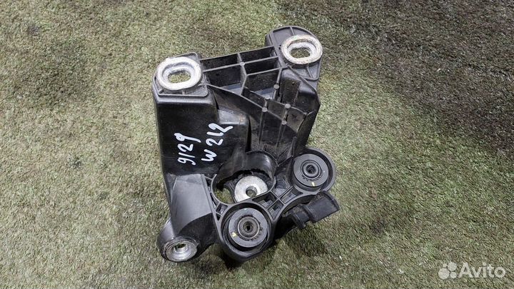 Кронштейн блока ABS (насос) W212,S212,W204