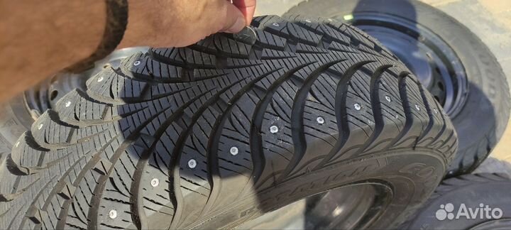 Goodyear UltraGrip Extreme 195/65 R15