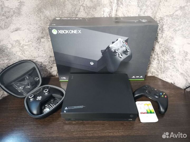 X-Box One X 4K/1Tb 2 Геймпада