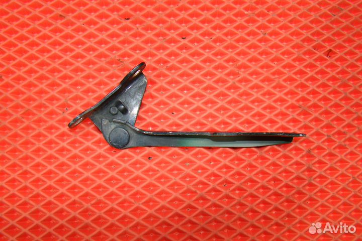 Петля капота правая Mitsubishi Carisma