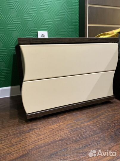 Кровать с 2 тумбочками