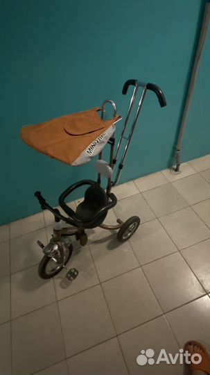 Трехколесный велосипед с ручкой