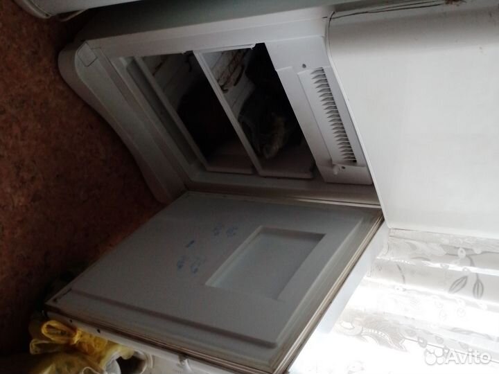 Холодильник indesit