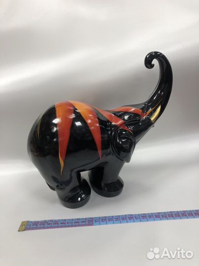 Деревянная статуэтка