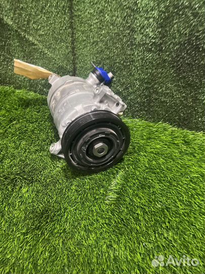 Компресор кондиционера на Mersedes A0008305702