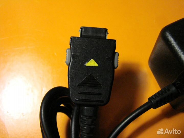 Старые зарядные устройства И гарнитура билайн A100