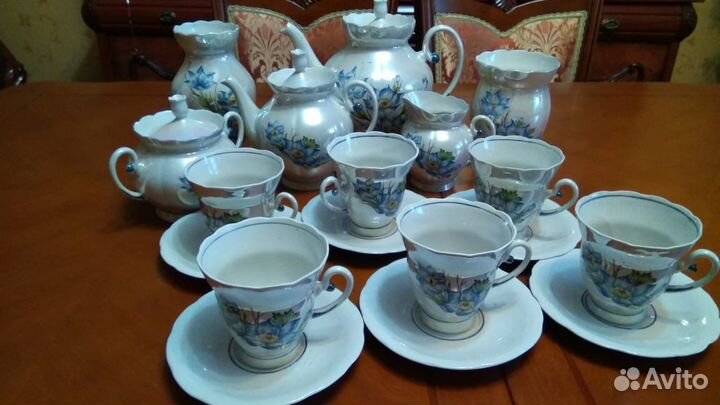 Фарфоровый чайный сервиз