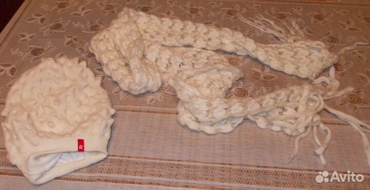 Шапка-берет с шарфом вязанные