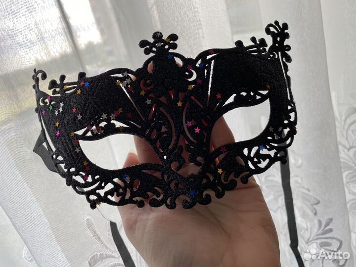 Маска кружевная маскарадная пластик блестящая