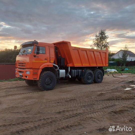 Водитель самосвала