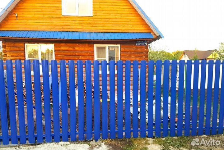 Забор из евроштакетника синий