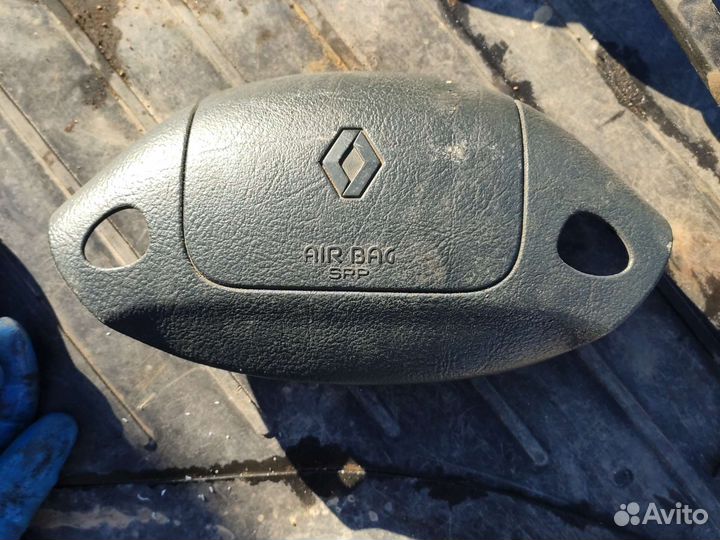 Подушка безопасности водителя в руль Рено Кангу 1