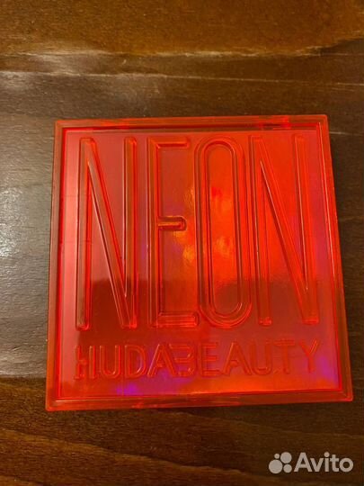 Палетка теней Huda neon