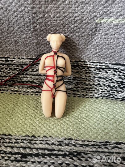 Фигурка девушка шибари телесный 3d подвеска в авто