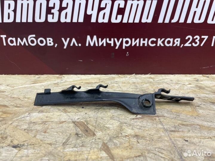 Накладка петли капота правая Renault Logan