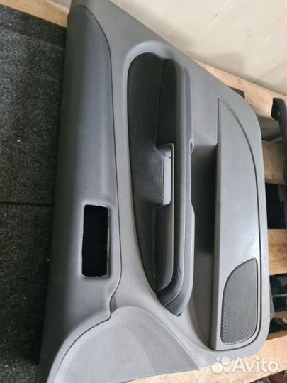 Обшивка двери передняя правая Ford Focus 2 kkda