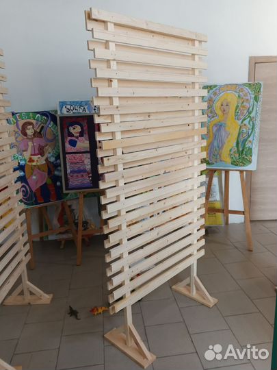 Стенд деревяный