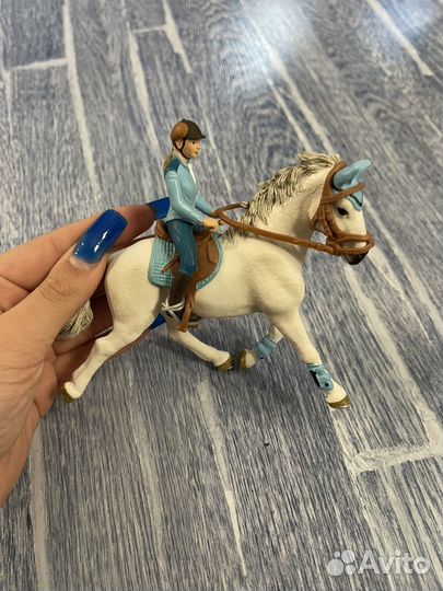 Коллекционные фигурки лошадей