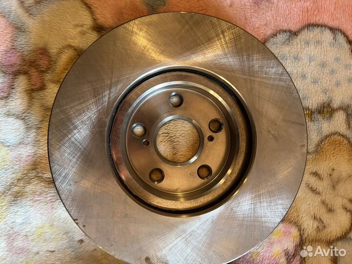 Диски тормозные перед Toyota Avensis2 с 03-09г