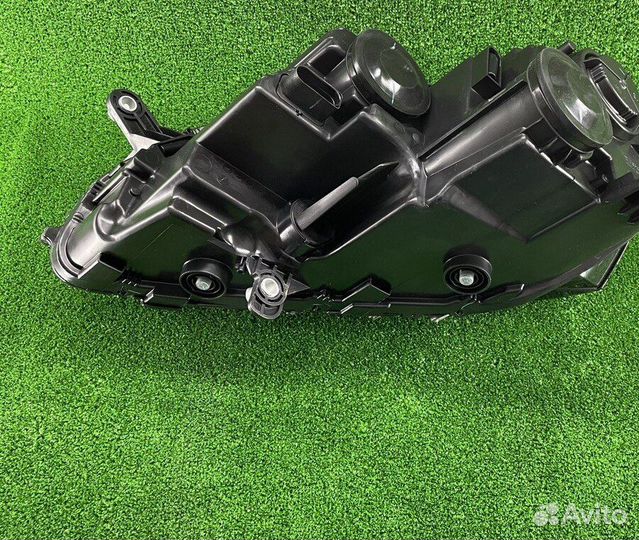 Фара правая Volkswagen Passat B7 (10-15)