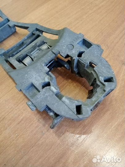 Кронштейн ручки двери передний левый Volkswagen