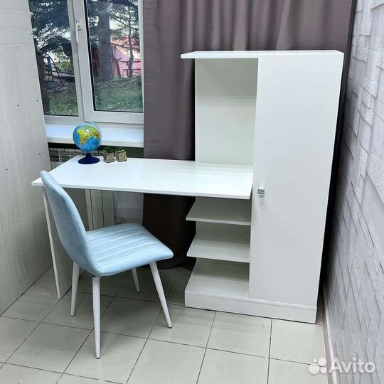 Стол компьютерный белый