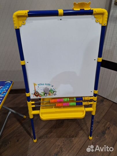 Мольберт и стол