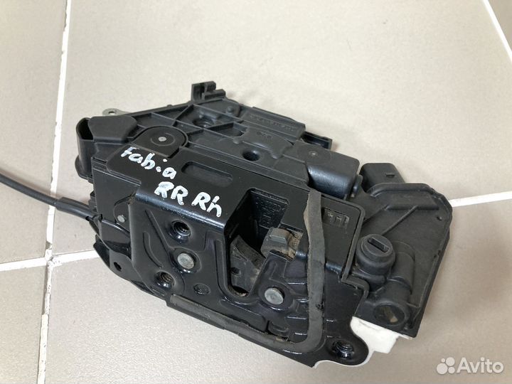 Замок двери задней правой 5N0839016G VAG