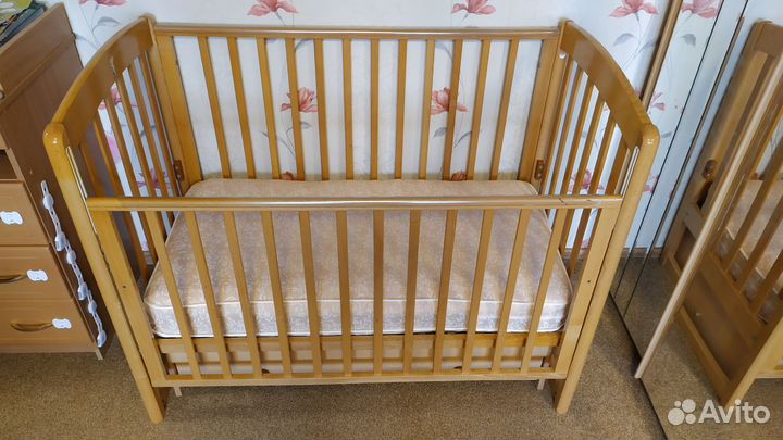 Детская кроватка