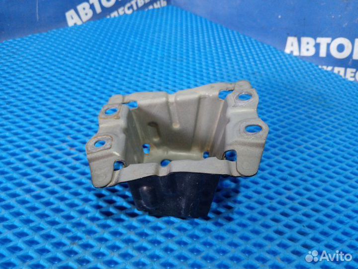 Кронштейн усилителя заднего бампера Toyota Mark X