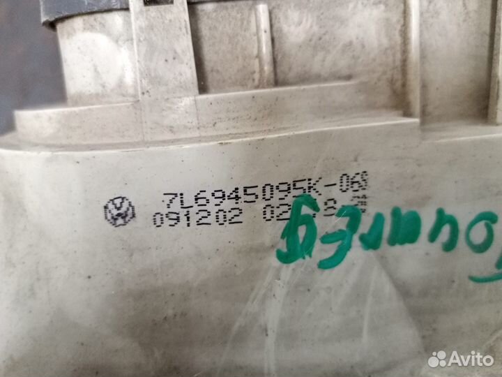 Фонарь задний наружный для VW Touareg 2002-2010