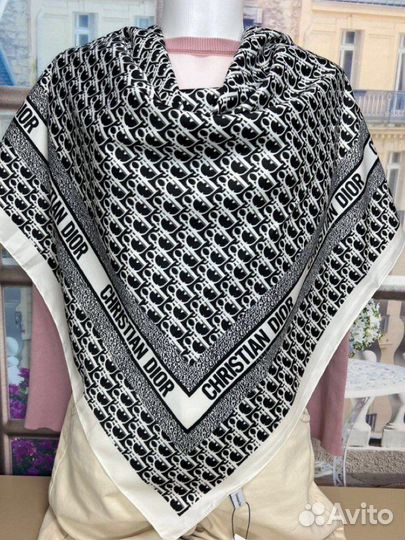 Шелковый платок Dior