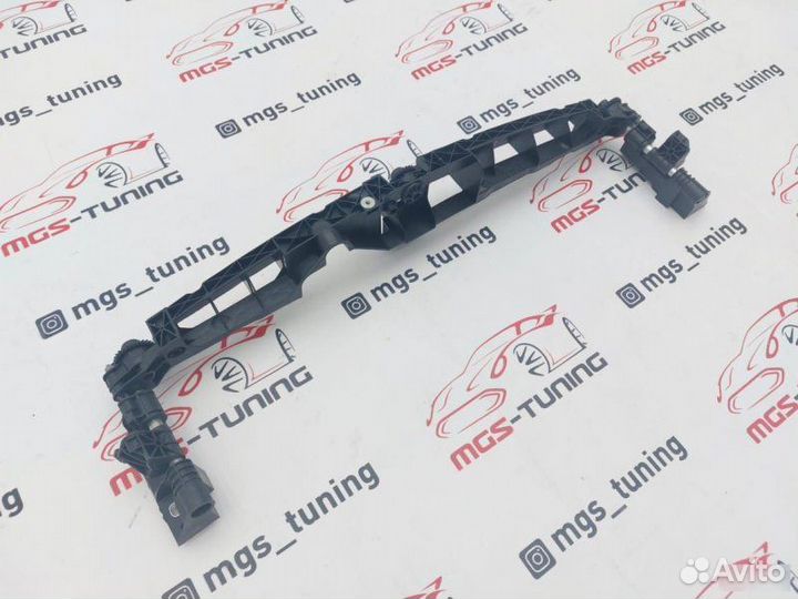 Опора решетки радиатора на E-Class W212 13-16гг