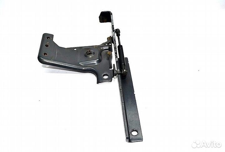 Петля нижней решетки радиатора, правая scania P-se