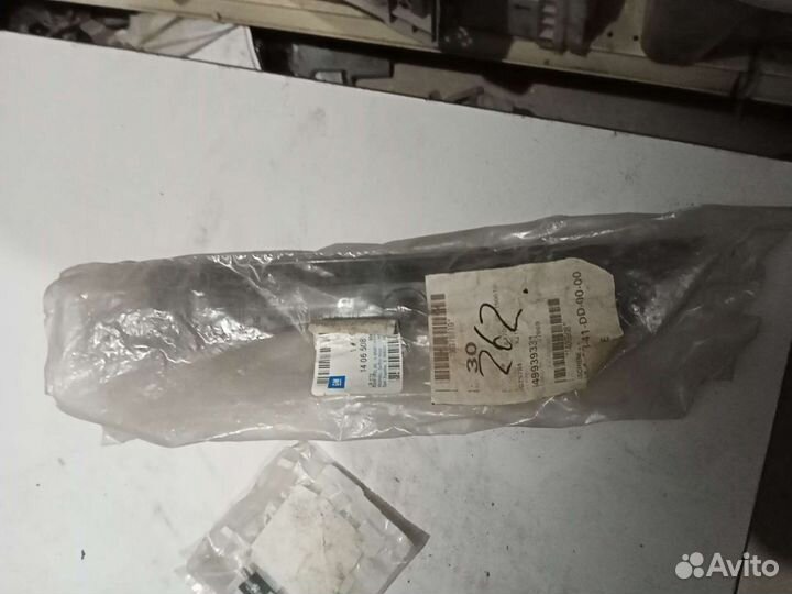 Направляющая переднего бампера Opel Omega A