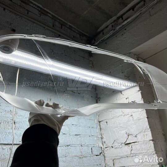 Уцененное стекло для фары Volkswagen Golf 6 (2008