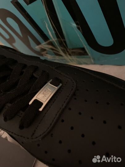 Nike air force 1 low black на руках