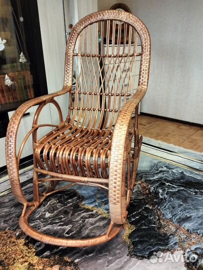 Кресло качалка из ротанга бу