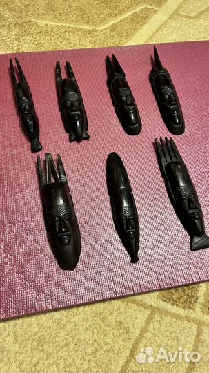 Африканские маски из красного дерева