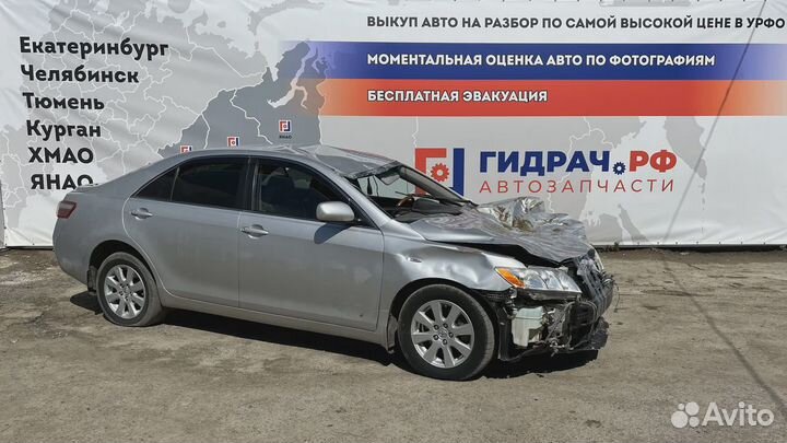 Ремень безопасности задний левый Toyota Camry (XV4