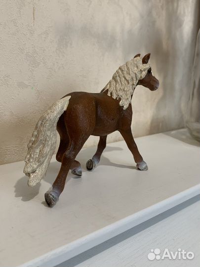 Фигурка жеребца Schleich