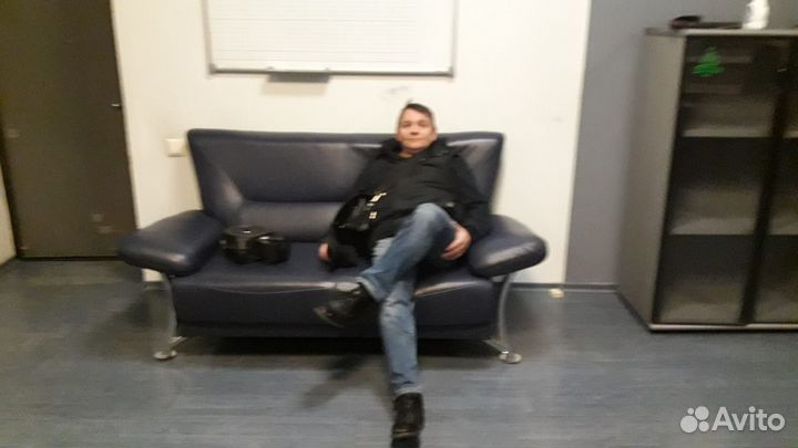 Офисный кожаный диван