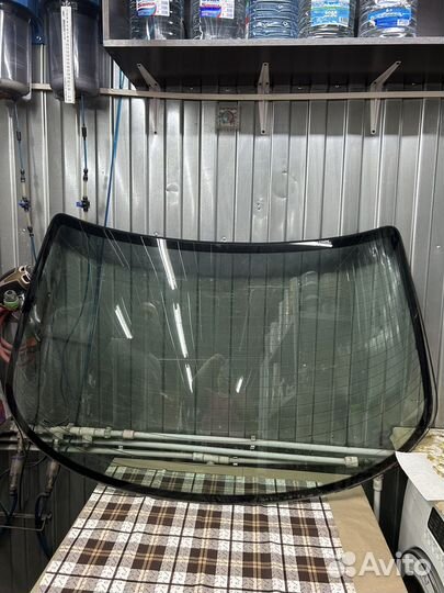 Стекло заднее